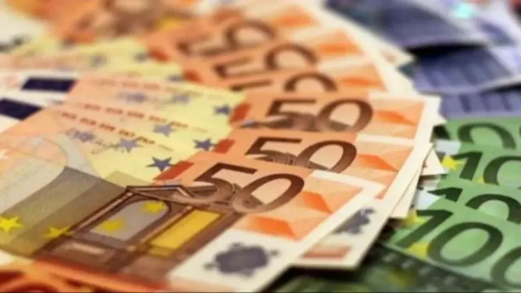 تراجع سعر اليورو أمام الجنيه في تعاملات اليوم الاثنين 16 مارس